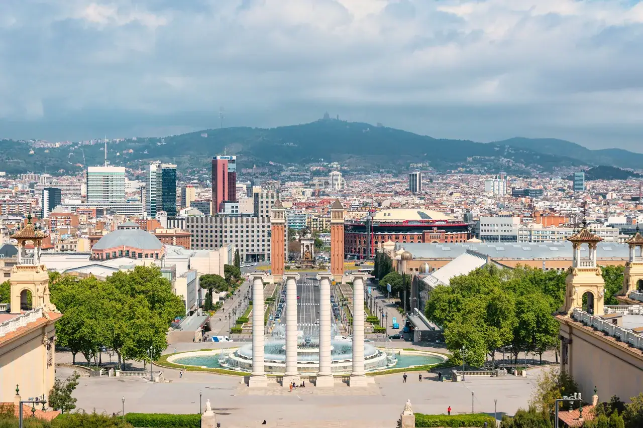 Barcelona panorámája a Montjuïcról