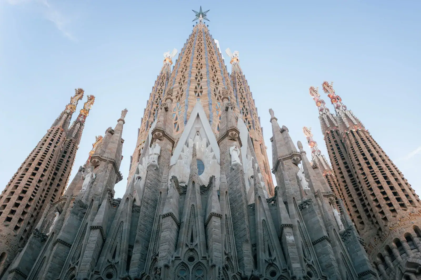 A Sagrada Família tornyai alulról